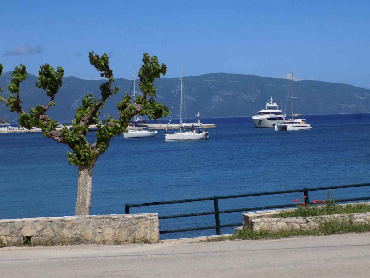 Afrodite Spacious Apartments! Agia Efimia Buitenkant foto