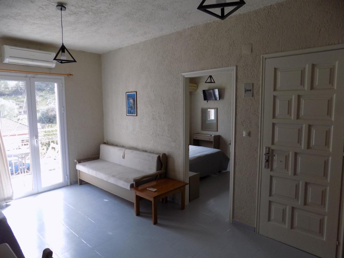 Afrodite Spacious Apartments! Agia Efimia Buitenkant foto