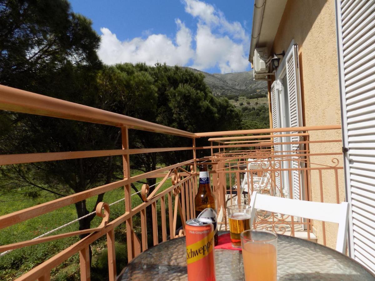 Afrodite Spacious Apartments! Agia Efimia Buitenkant foto