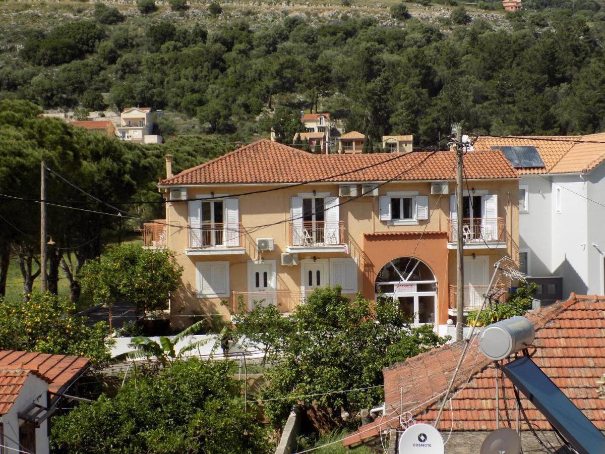 Afrodite Spacious Apartments! Agia Efimia Buitenkant foto