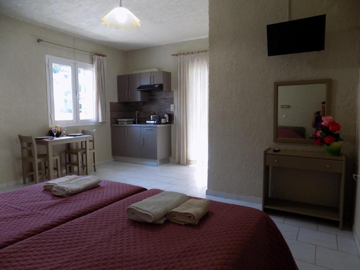 Afrodite Spacious Apartments! Agia Efimia Buitenkant foto