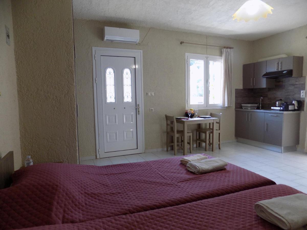 Afrodite Spacious Apartments! Agia Efimia Buitenkant foto