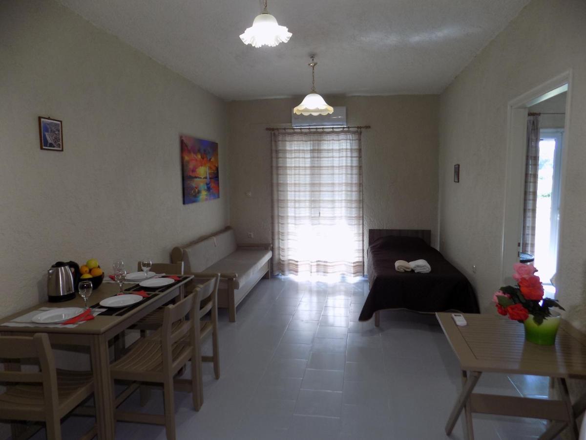Afrodite Spacious Apartments! Agia Efimia Buitenkant foto