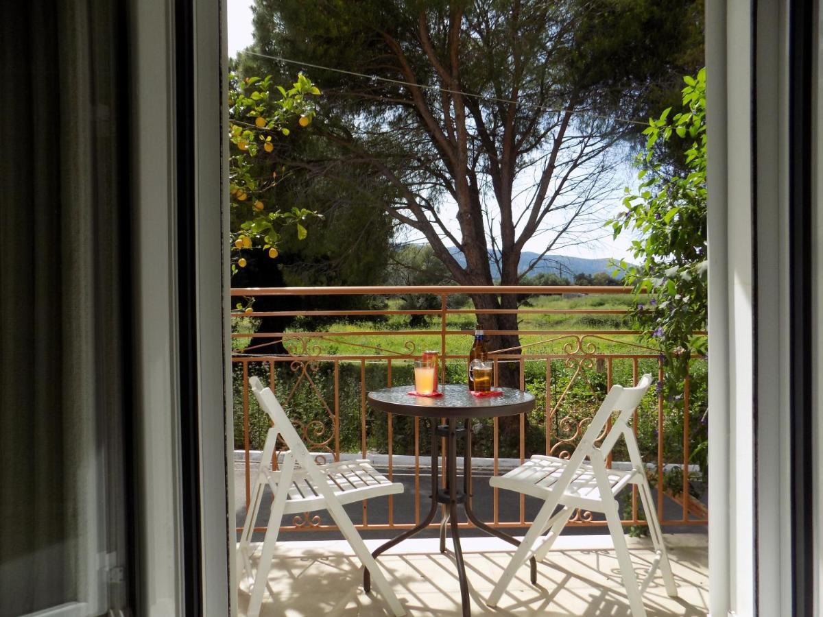 Afrodite Spacious Apartments! Agia Efimia Buitenkant foto