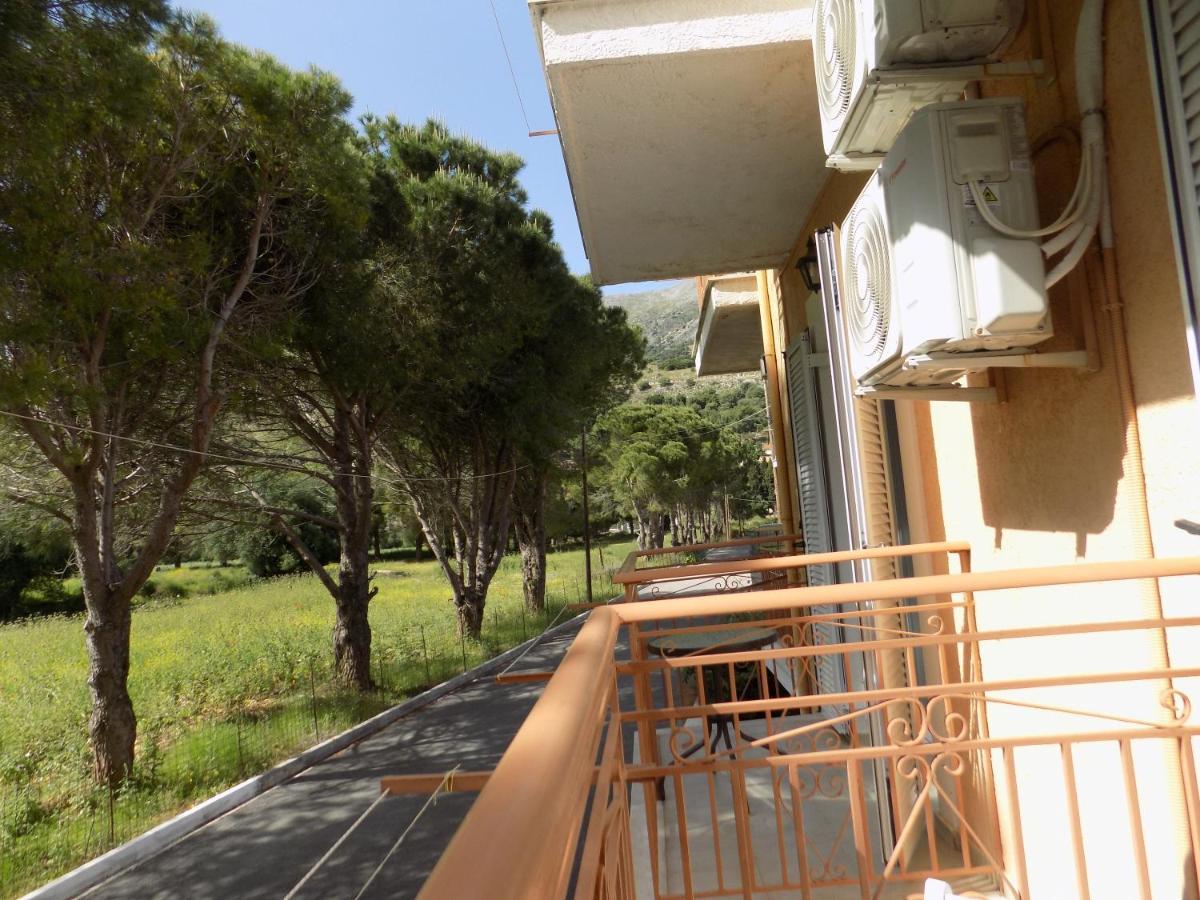 Afrodite Spacious Apartments! Agia Efimia Buitenkant foto