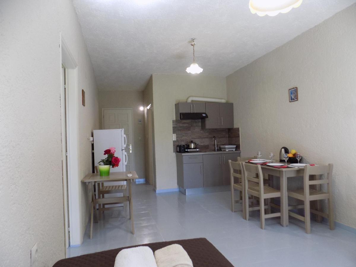 Afrodite Spacious Apartments! Agia Efimia Buitenkant foto