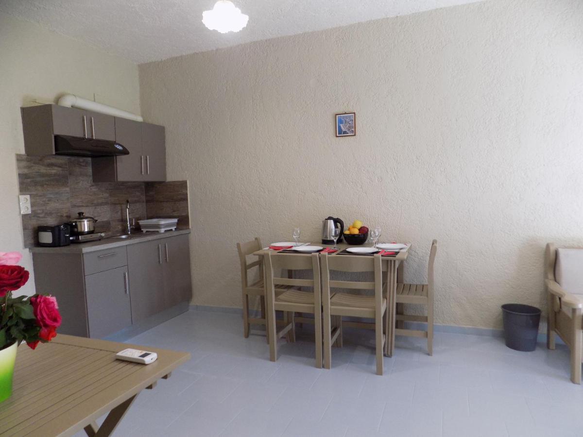 Afrodite Spacious Apartments! Agia Efimia Buitenkant foto